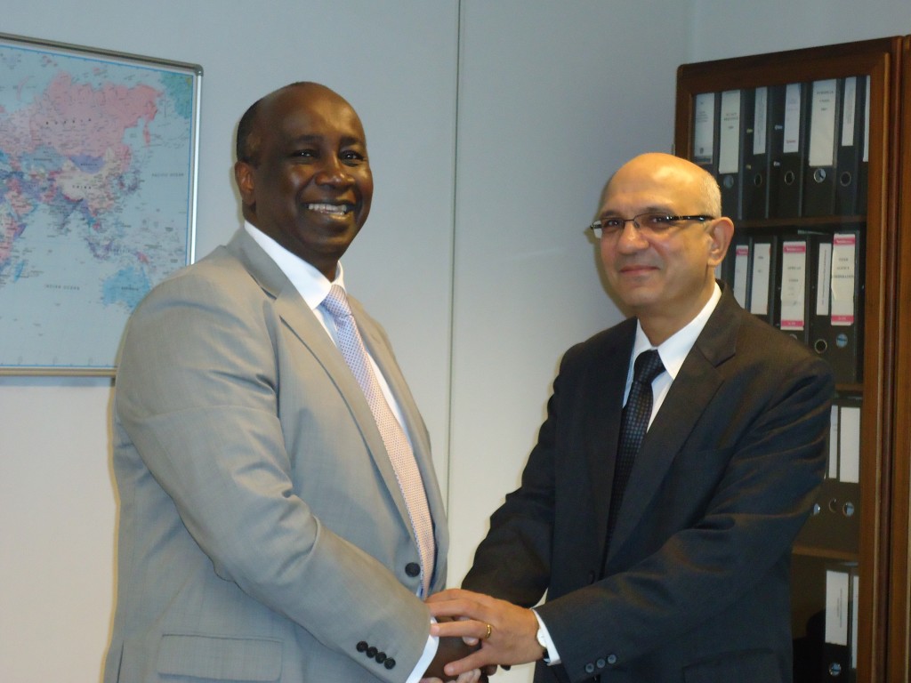 Monsieur Aly Touré, Représentant Permanent de la Côte d’Ivoire auprès des Organisations Internationales de Produits de Base, a été reçu en audience par Monsieur Parvindar Singh, Directeur Général par intérim du FCPB. 