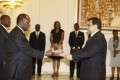 Jeudi 12 avril 2012. Abidjan. Palais présidentiel du Plateau. Le chef de l`Etat, SEM Alassane Ouattara reçoit la Lettre de créances du nouvel ambassadeur de la République française, SEM Georges Serre / Photo: Abidjan.net