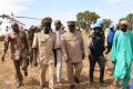 Mali : Le Gouverneur de la Région de Mopti et la Cheffe du Bureau régional de la MINUSMA en visite de soutien dans le village de Peh